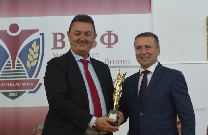 Nedyalko Chandarov presented with the overall contribution award of Prof. Dr. Gavriyski Foundation
